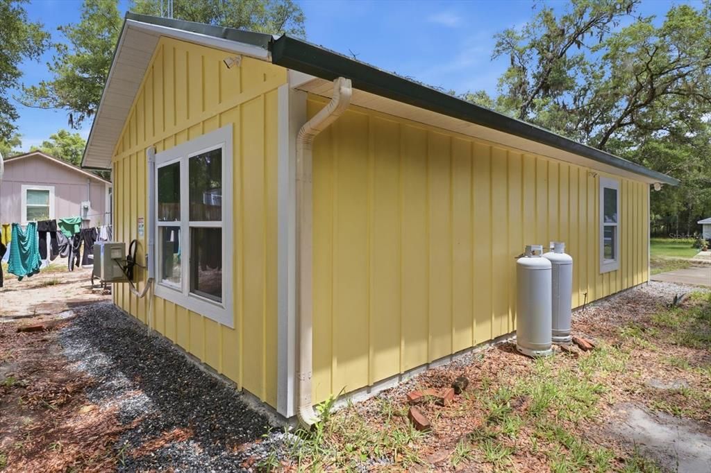 For Sale: $158,900 (1 beds, 1 baths, 612 Square Feet)
