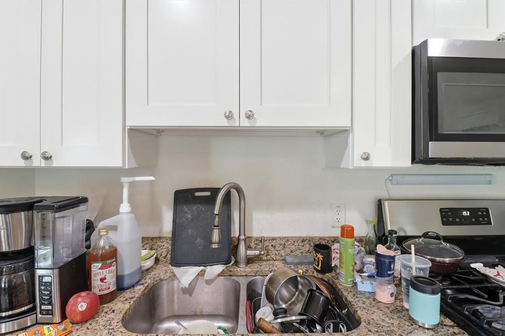 For Sale: $158,900 (1 beds, 1 baths, 612 Square Feet)