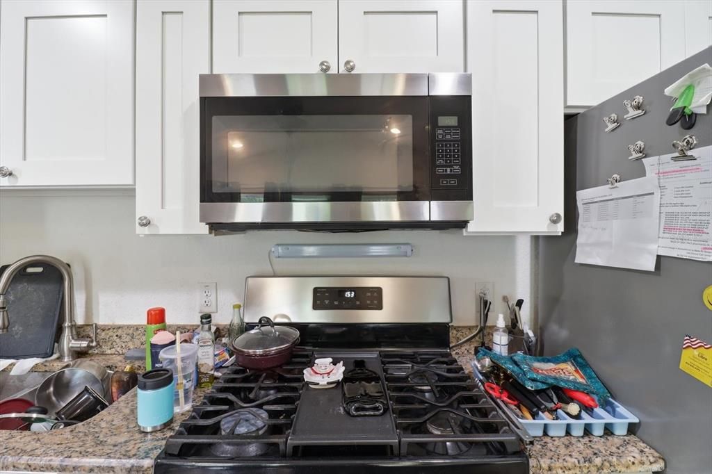 For Sale: $158,900 (1 beds, 1 baths, 612 Square Feet)