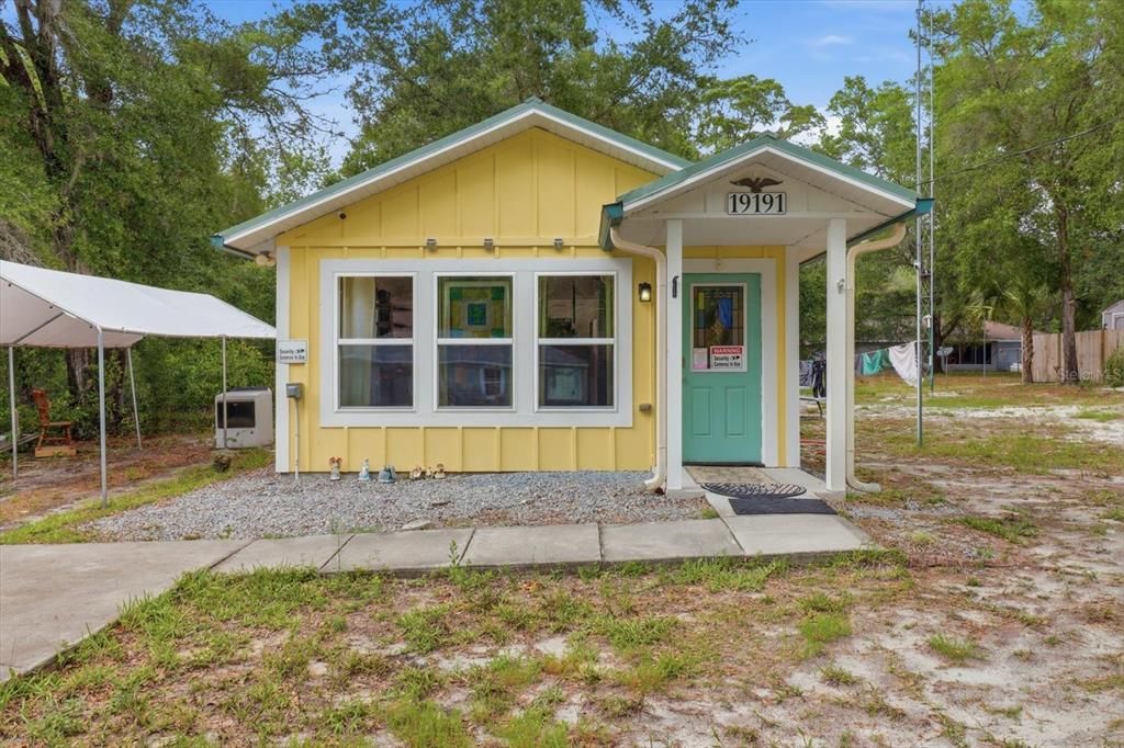 For Sale: $158,900 (1 beds, 1 baths, 612 Square Feet)