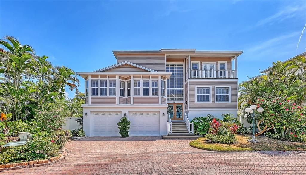 For Sale: $1,899,000 (4 beds, 2 baths, 3009 Square Feet)