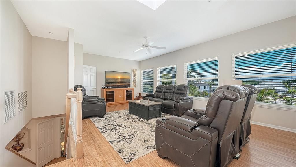 For Sale: $1,899,000 (4 beds, 2 baths, 3009 Square Feet)