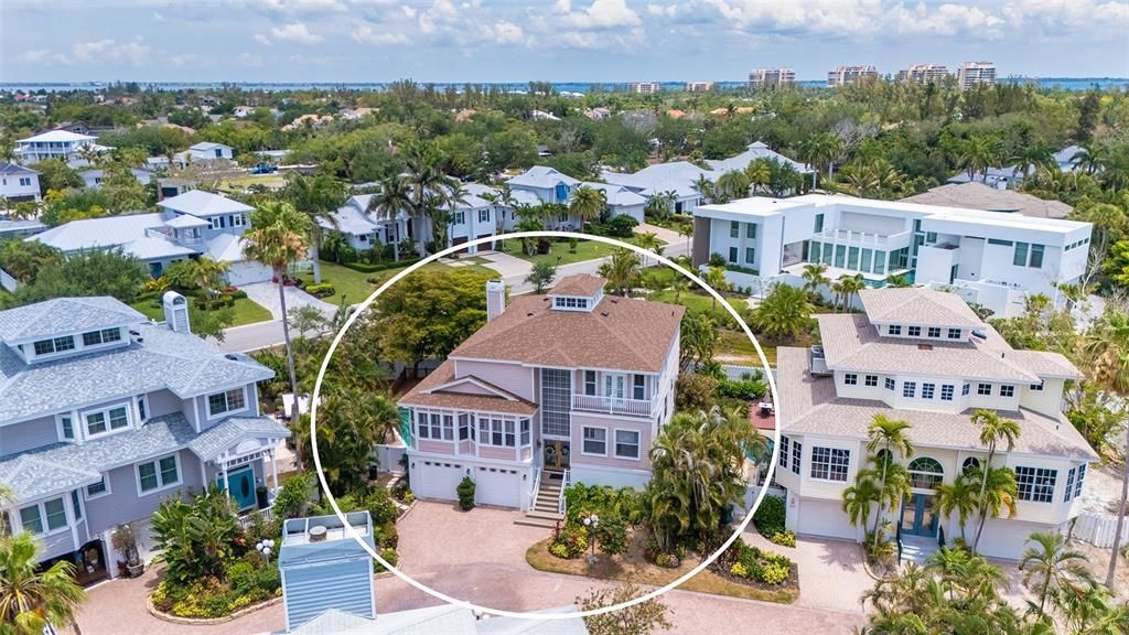 For Sale: $1,899,000 (4 beds, 2 baths, 3009 Square Feet)