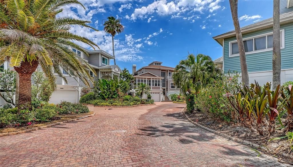 For Sale: $1,899,000 (4 beds, 2 baths, 3009 Square Feet)