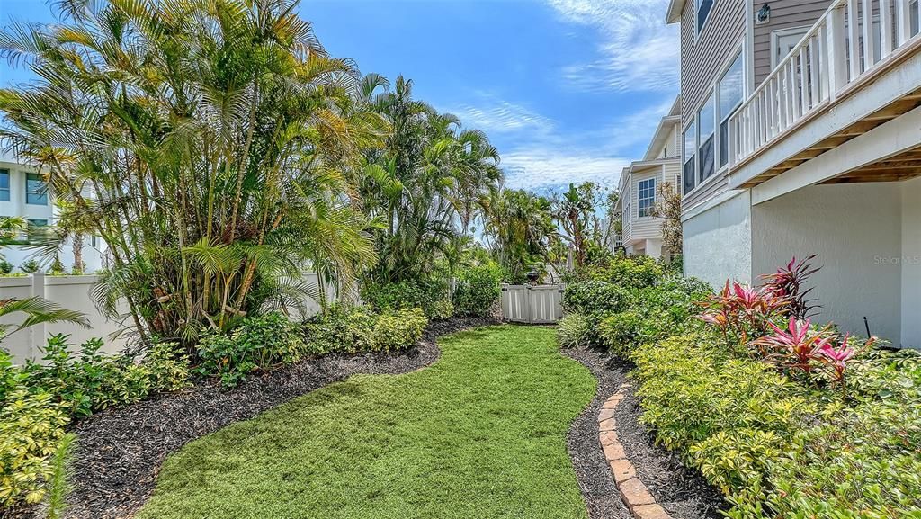 For Sale: $1,899,000 (4 beds, 2 baths, 3009 Square Feet)