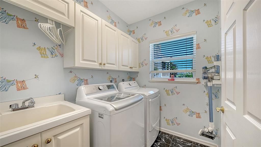For Sale: $1,899,000 (4 beds, 2 baths, 3009 Square Feet)
