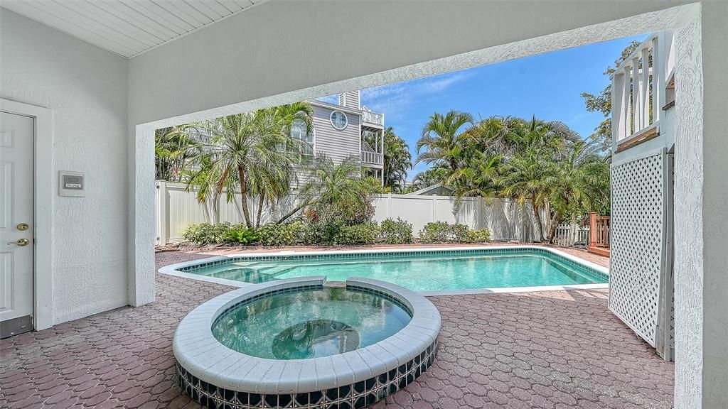 For Sale: $1,899,000 (4 beds, 2 baths, 3009 Square Feet)