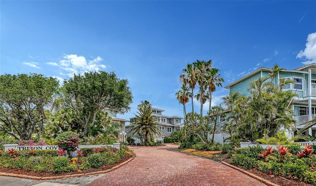 For Sale: $1,899,000 (4 beds, 2 baths, 3009 Square Feet)