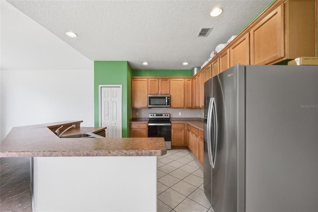 Active With Contract: $349,990 (5 beds, 3 baths, 2673 Square Feet)