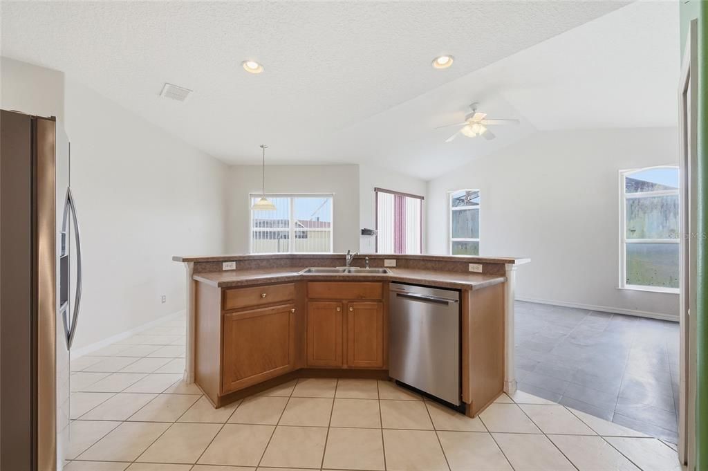 Active With Contract: $349,990 (5 beds, 3 baths, 2673 Square Feet)