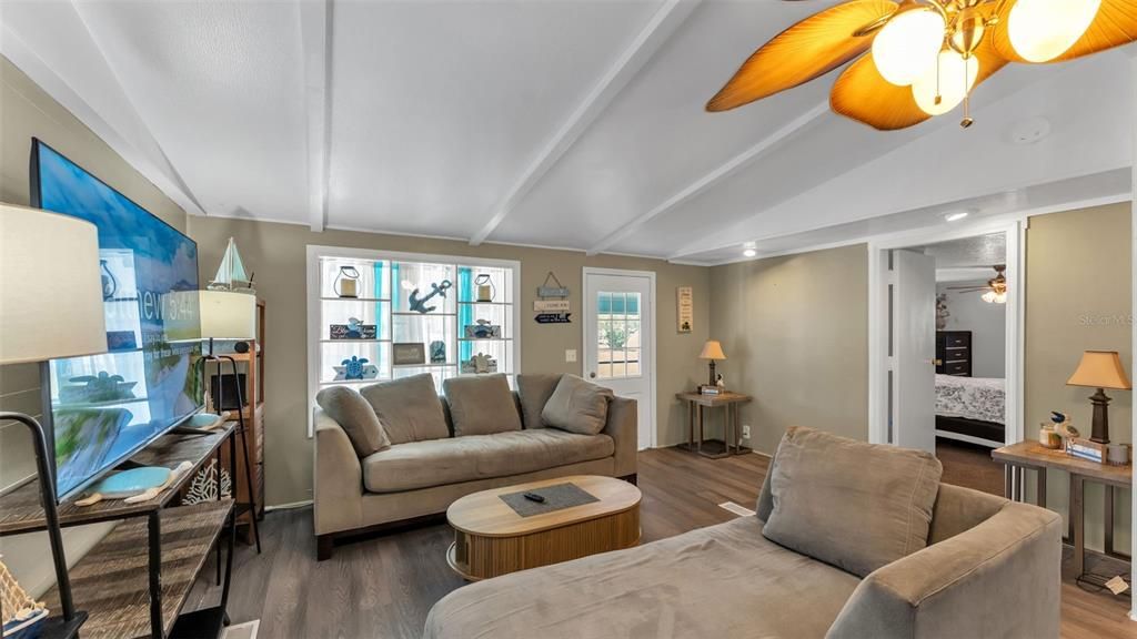 Activo con contrato: $285,000 (3 camas, 2 baños, 1632 Pies cuadrados)