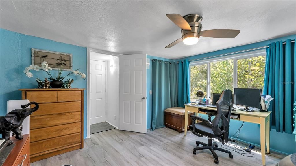 Activo con contrato: $285,000 (3 camas, 2 baños, 1632 Pies cuadrados)