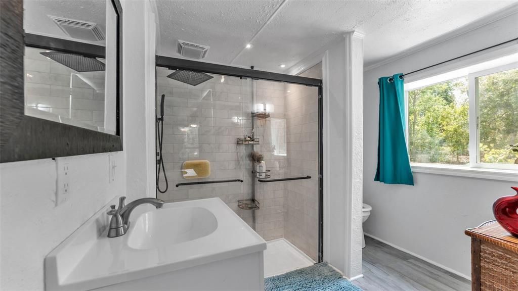 Activo con contrato: $285,000 (3 camas, 2 baños, 1632 Pies cuadrados)