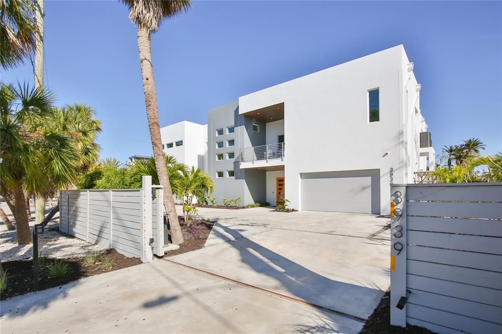 For Rent: $22,000 (3 beds, 3 baths, 3788 Square Feet)