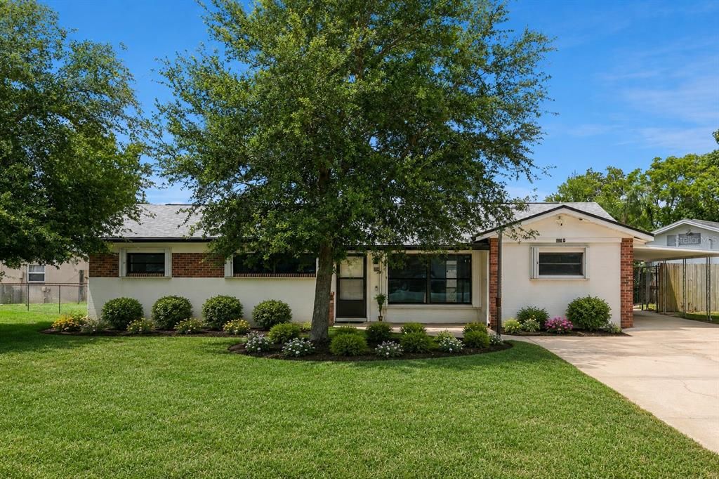 For Sale: $349,900 (3 beds, 2 baths, 1161 Square Feet)