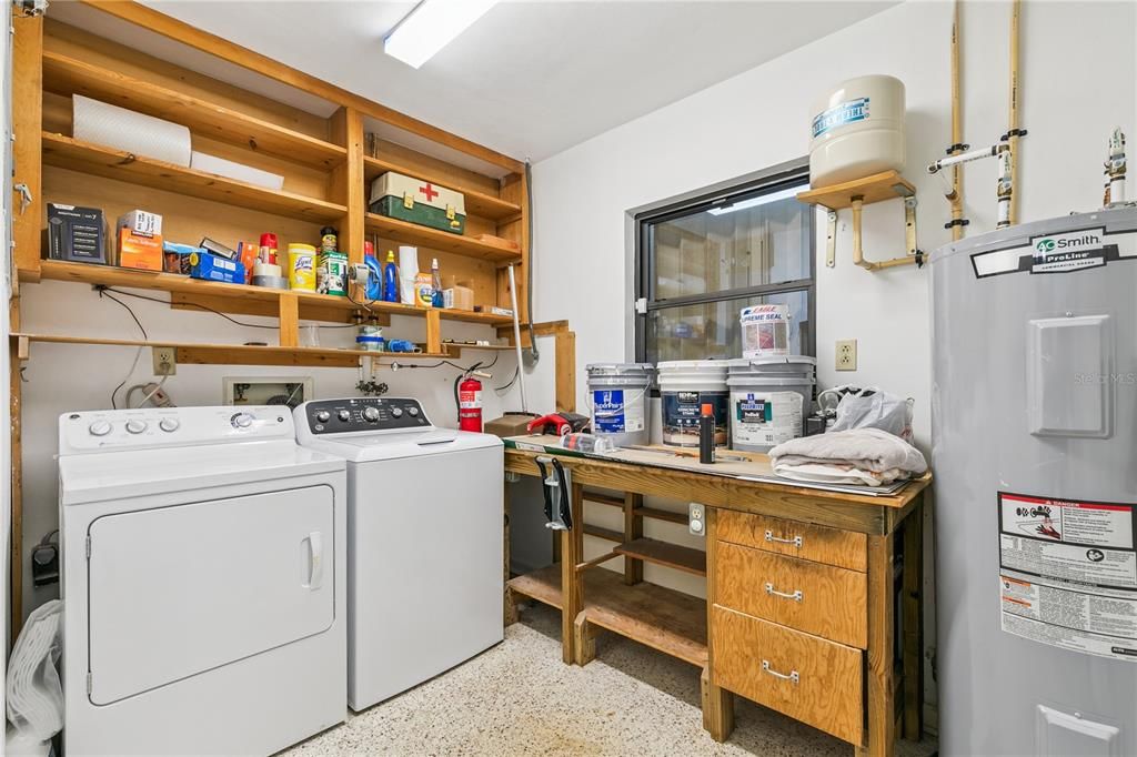 For Sale: $349,900 (3 beds, 2 baths, 1161 Square Feet)