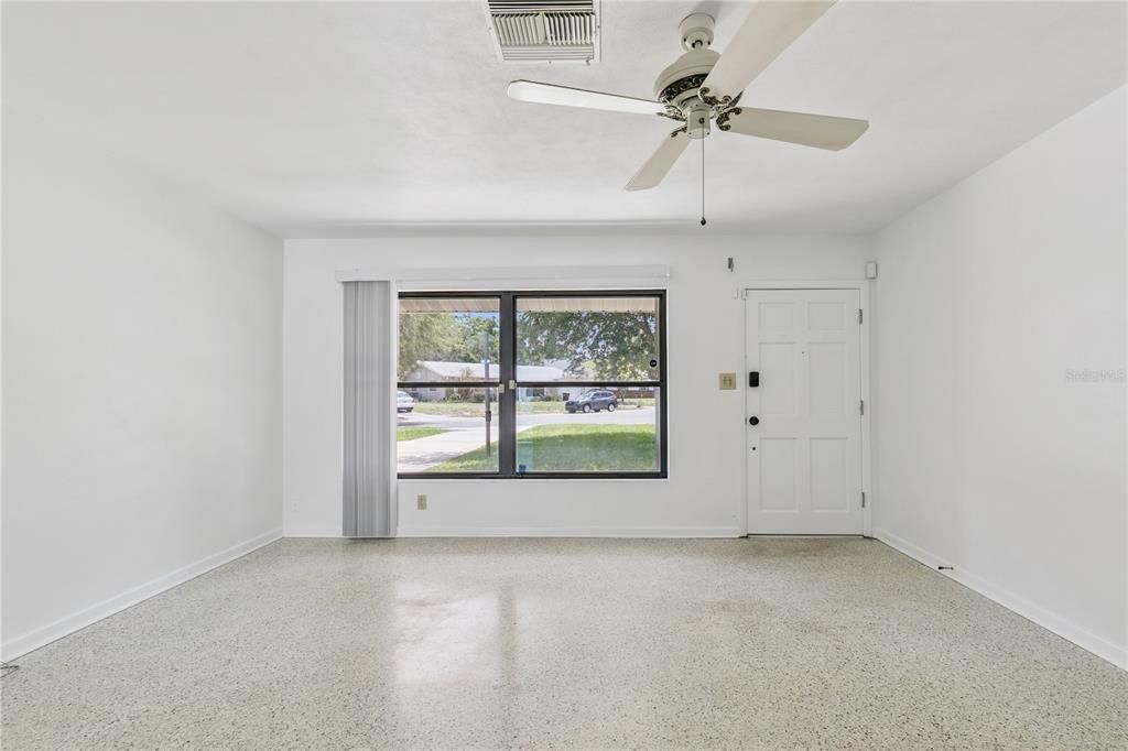 For Sale: $349,900 (3 beds, 2 baths, 1161 Square Feet)