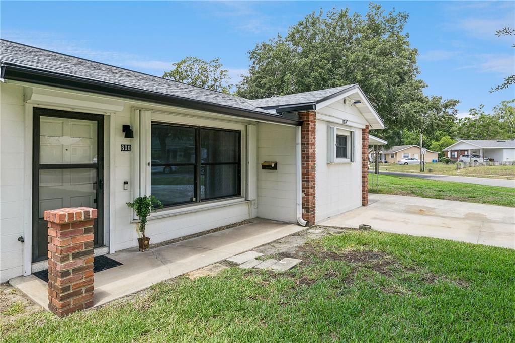 For Sale: $349,900 (3 beds, 2 baths, 1161 Square Feet)