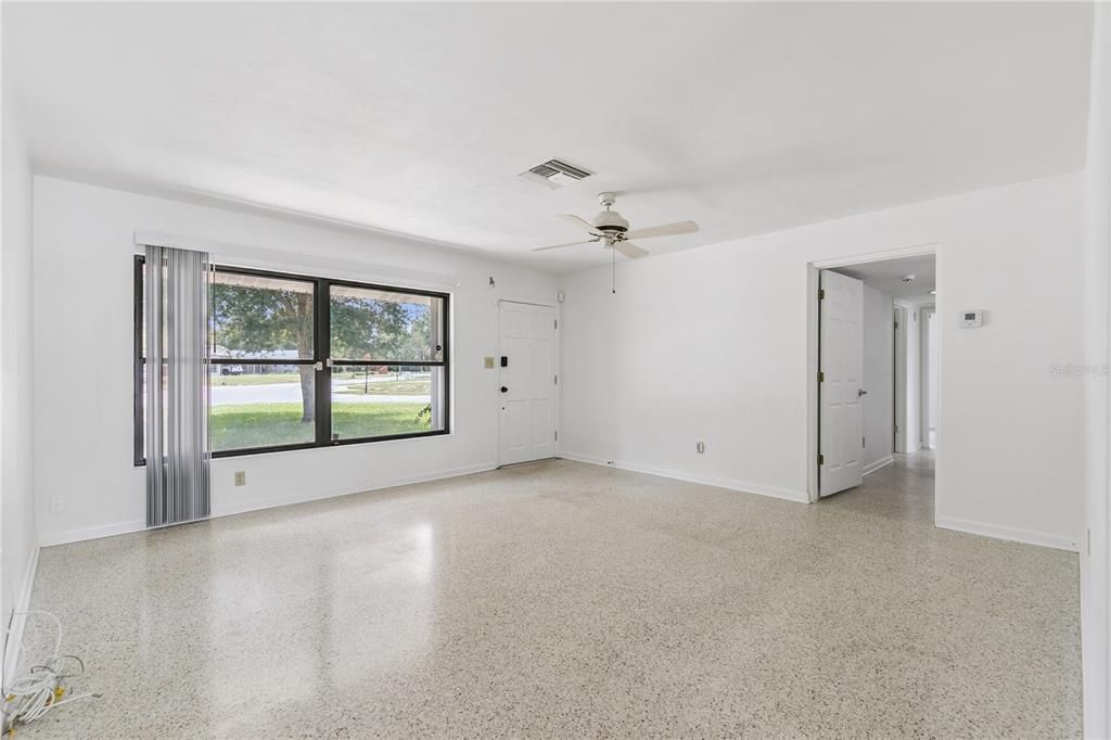 For Sale: $349,900 (3 beds, 2 baths, 1161 Square Feet)