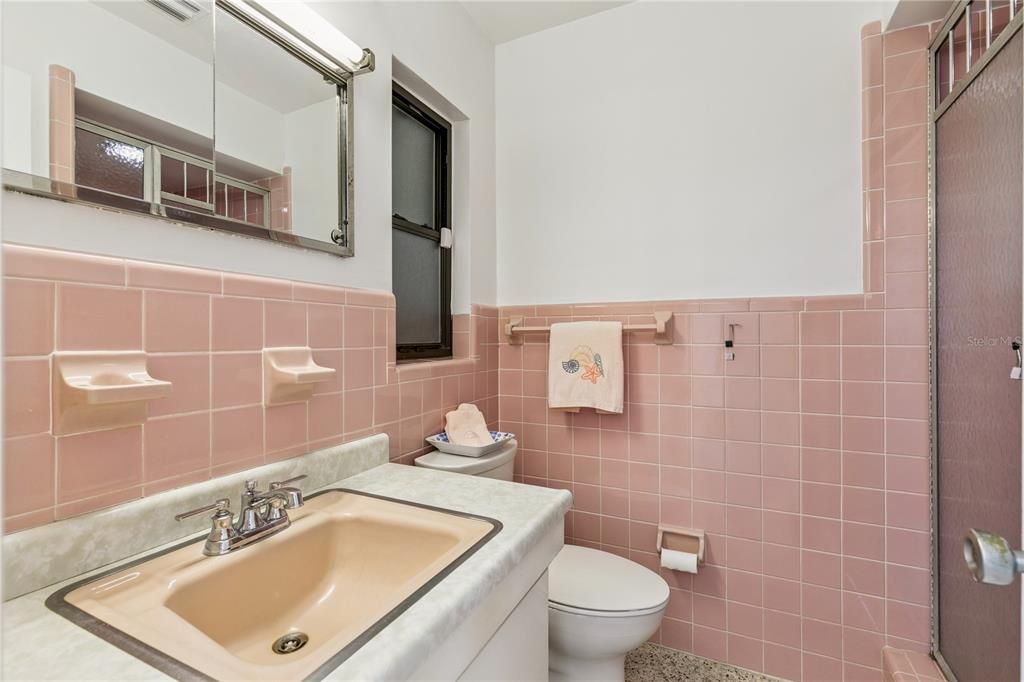 For Sale: $349,900 (3 beds, 2 baths, 1161 Square Feet)