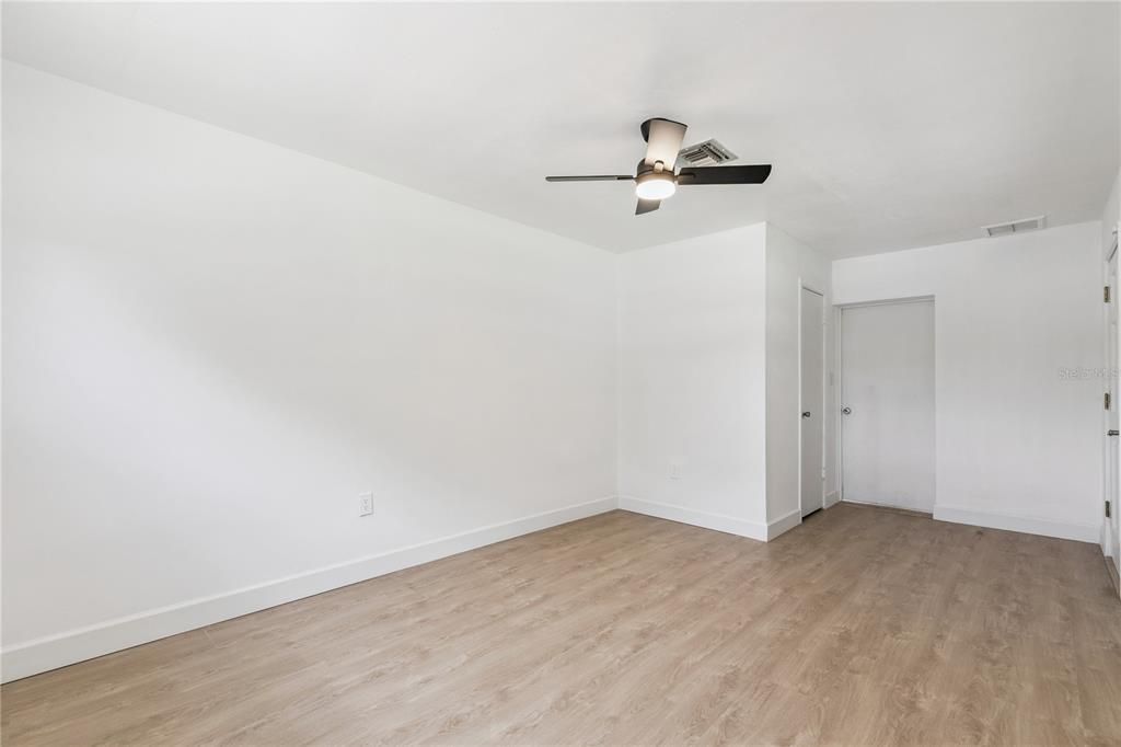 For Sale: $349,900 (3 beds, 2 baths, 1161 Square Feet)