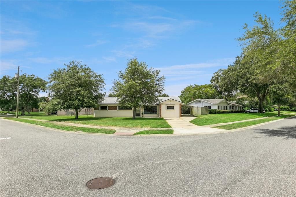 For Sale: $349,900 (3 beds, 2 baths, 1161 Square Feet)