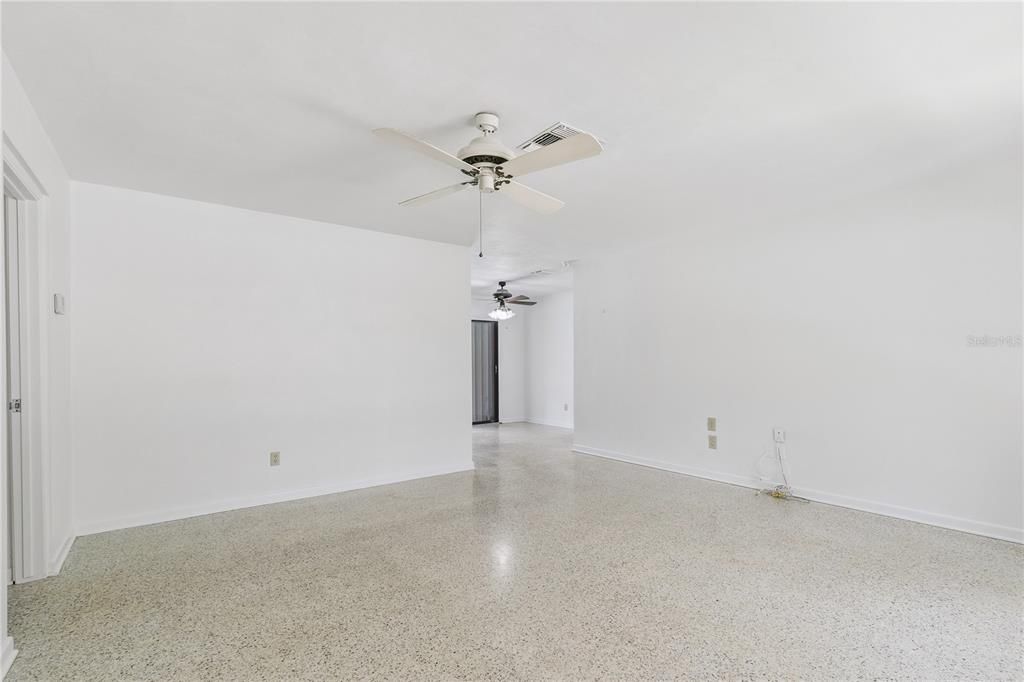 For Sale: $349,900 (3 beds, 2 baths, 1161 Square Feet)