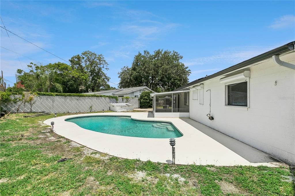 For Sale: $349,900 (3 beds, 2 baths, 1161 Square Feet)