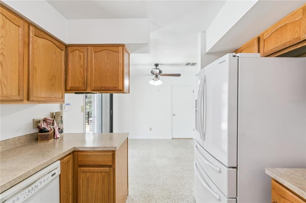 For Sale: $349,900 (3 beds, 2 baths, 1161 Square Feet)