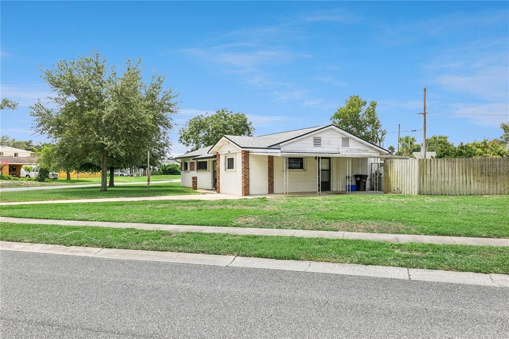 For Sale: $349,900 (3 beds, 2 baths, 1161 Square Feet)