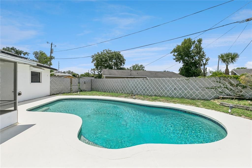 For Sale: $349,900 (3 beds, 2 baths, 1161 Square Feet)