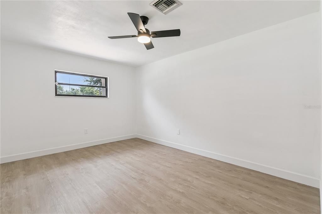 For Sale: $349,900 (3 beds, 2 baths, 1161 Square Feet)