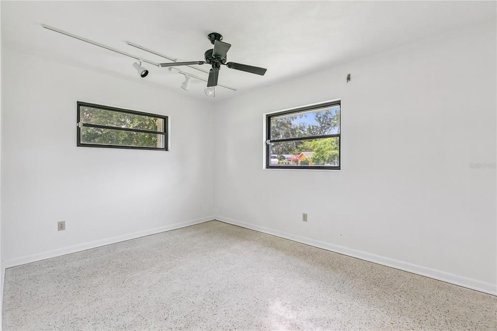 For Sale: $349,900 (3 beds, 2 baths, 1161 Square Feet)