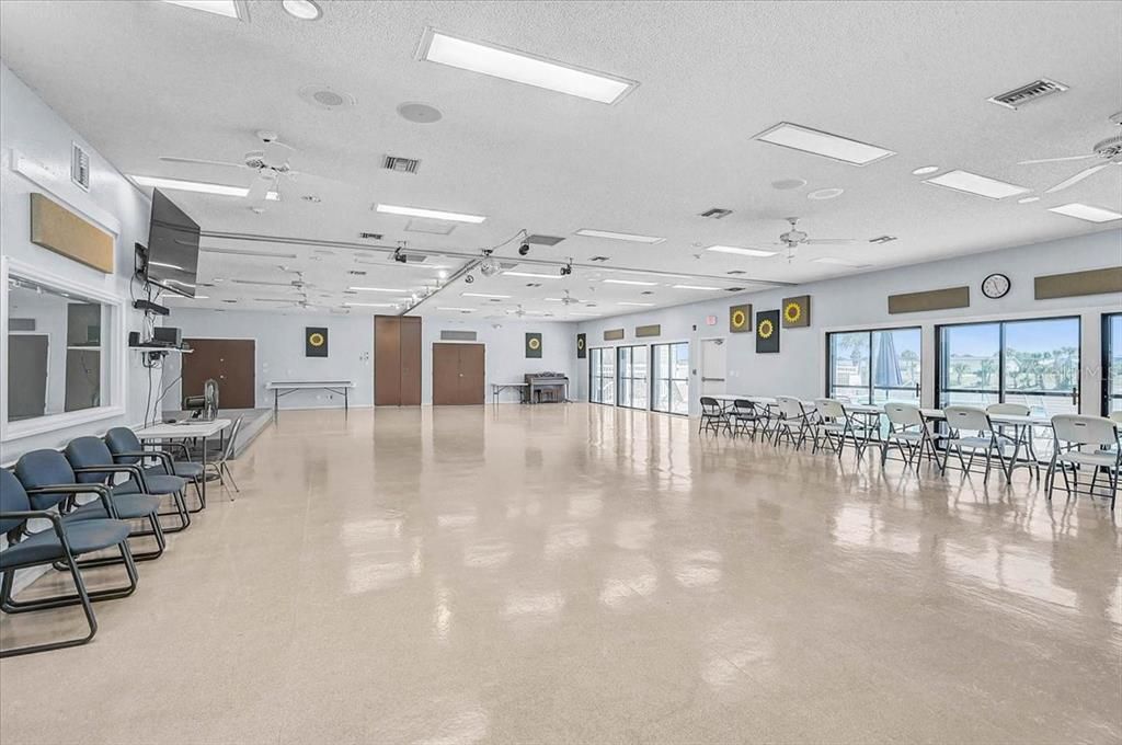 На продажу: $259,900 (2 спален, 2 ванн, 1004 Квадратных фут)