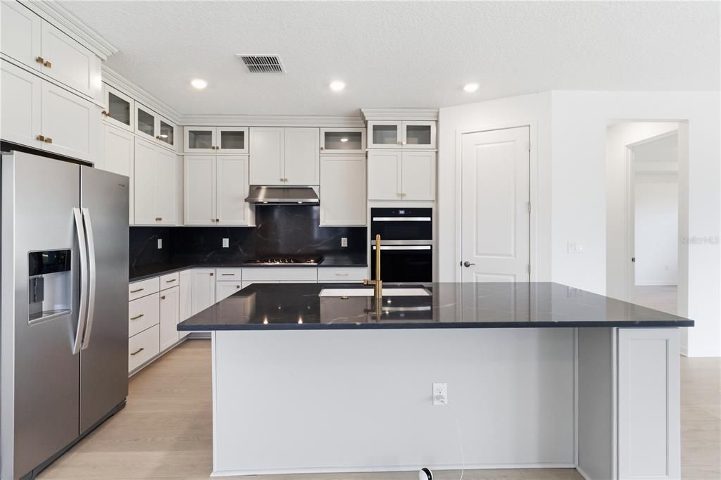 For Sale: $600,000 (4 beds, 3 baths, 3084 Square Feet)