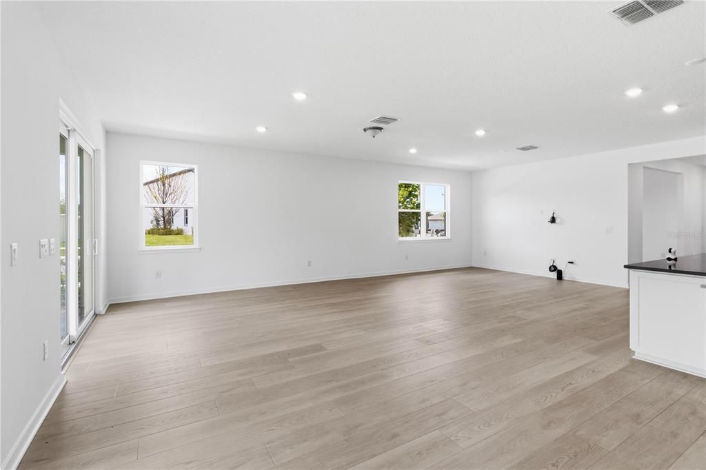 For Sale: $600,000 (4 beds, 3 baths, 3084 Square Feet)