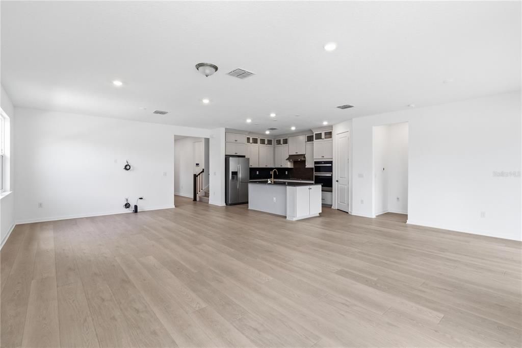 For Sale: $600,000 (4 beds, 3 baths, 3084 Square Feet)