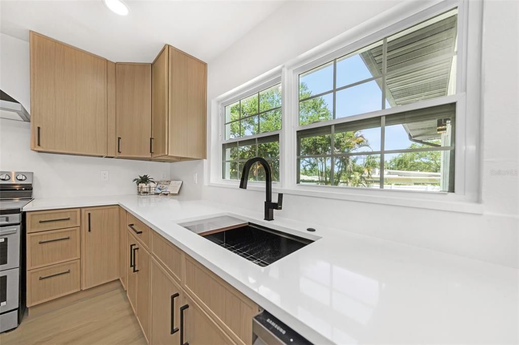 На продажу: $799,900 (3 спален, 2 ванн, 1757 Квадратных фут)