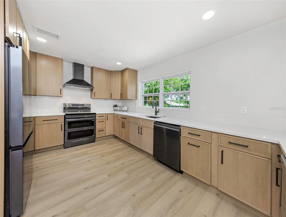 На продажу: $799,900 (3 спален, 2 ванн, 1757 Квадратных фут)