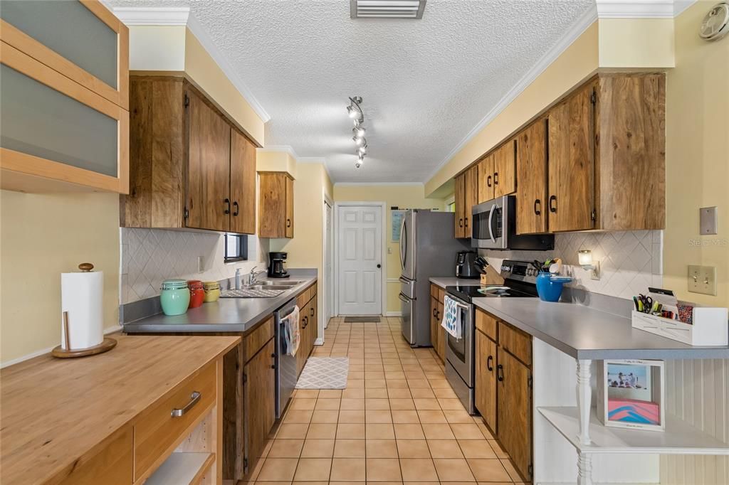На продажу: $460,000 (4 спален, 2 ванн, 1895 Квадратных фут)