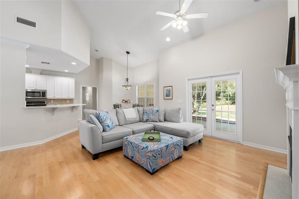 En Venta: $486,750 (5 camas, 3 baños, 2624 Pies cuadrados)