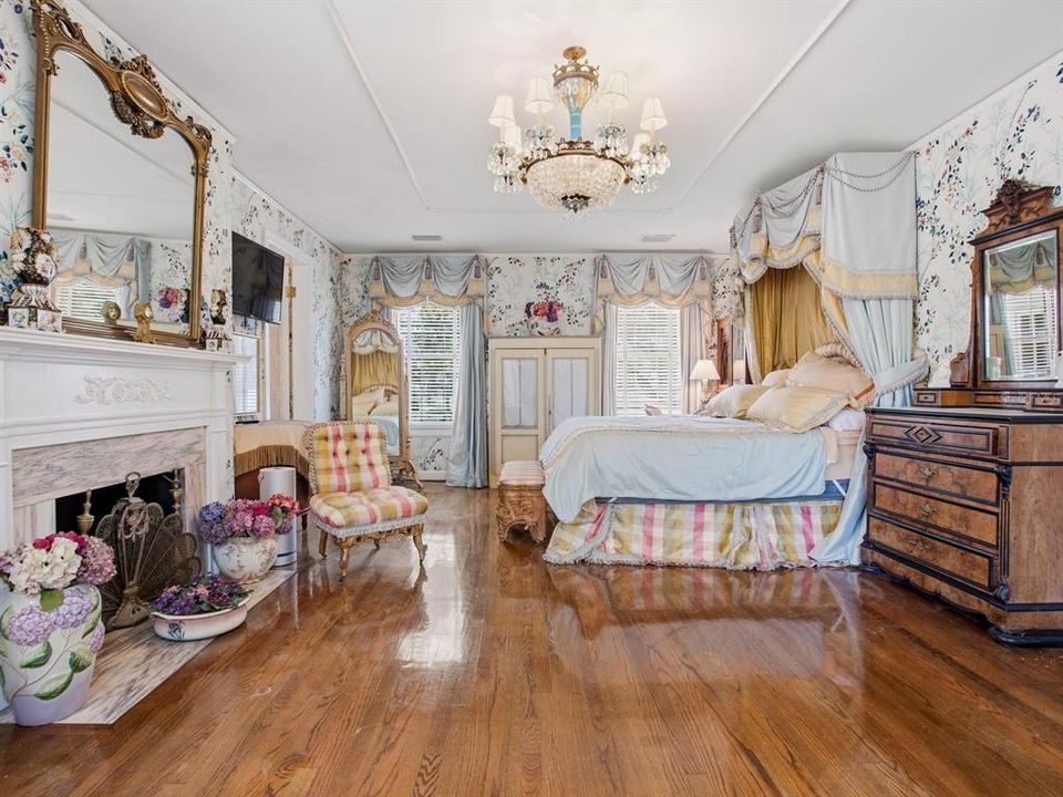 For Sale: $5,700,000 (5 beds, 5 baths, 5027 Square Feet)
