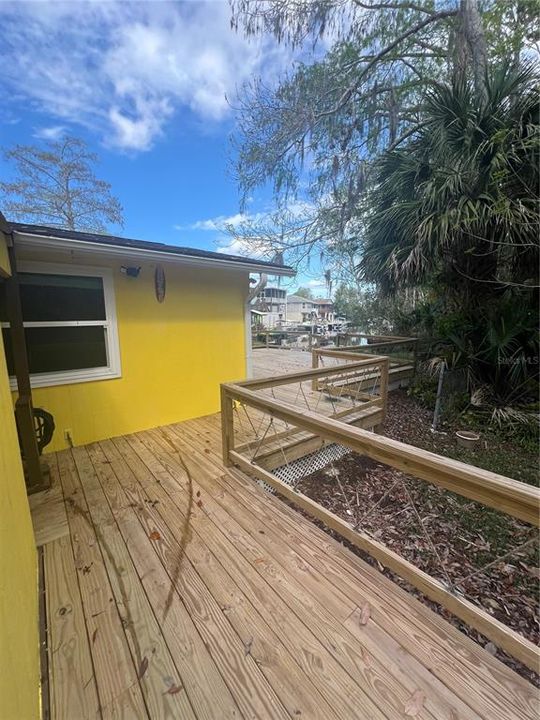 For Sale: $349,000 (2 beds, 1 baths, 864 Square Feet)