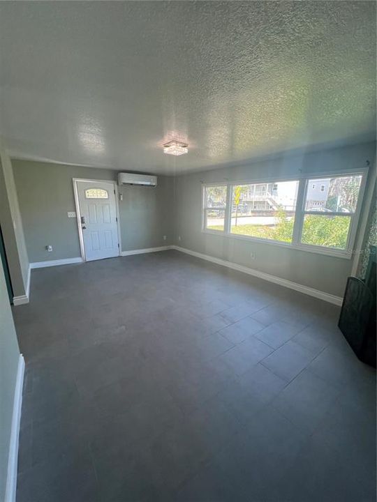 For Sale: $349,000 (2 beds, 1 baths, 864 Square Feet)