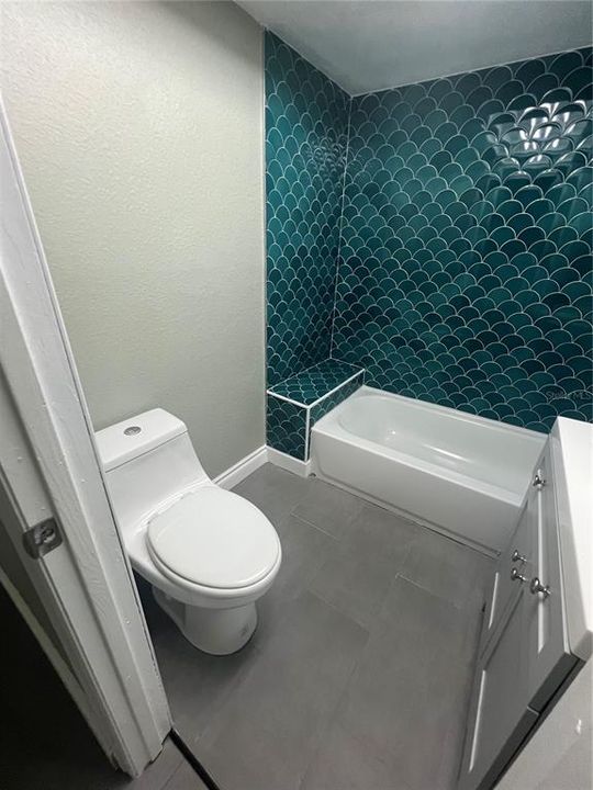 For Sale: $349,000 (2 beds, 1 baths, 864 Square Feet)