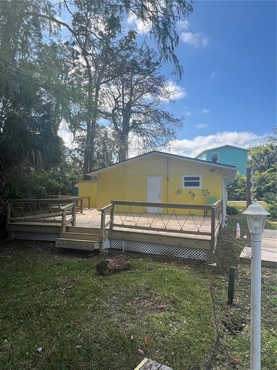 For Sale: $349,000 (2 beds, 1 baths, 864 Square Feet)