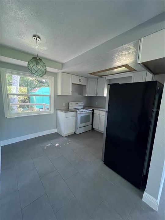 For Sale: $349,000 (2 beds, 1 baths, 864 Square Feet)