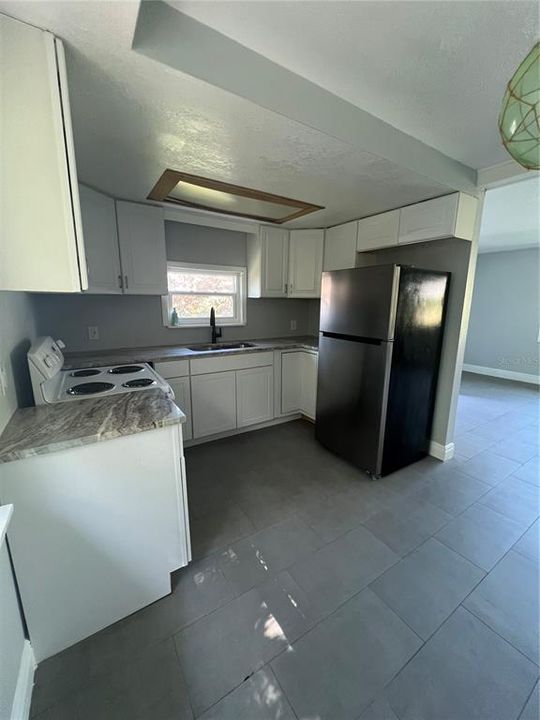 For Sale: $349,000 (2 beds, 1 baths, 864 Square Feet)