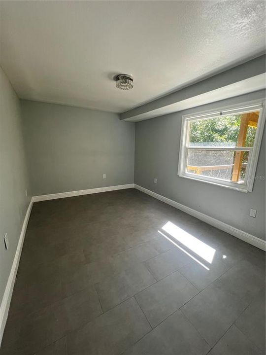 For Sale: $349,000 (2 beds, 1 baths, 864 Square Feet)