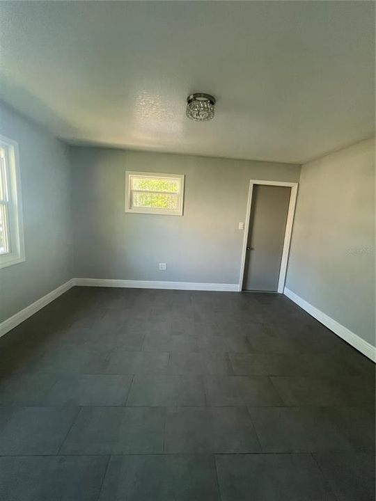 For Sale: $349,000 (2 beds, 1 baths, 864 Square Feet)